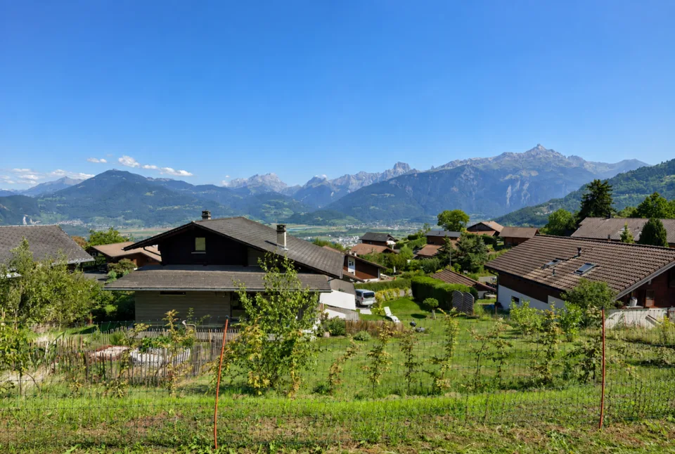 Belle parcelle à vendre à Collombey ( Les Neyres )