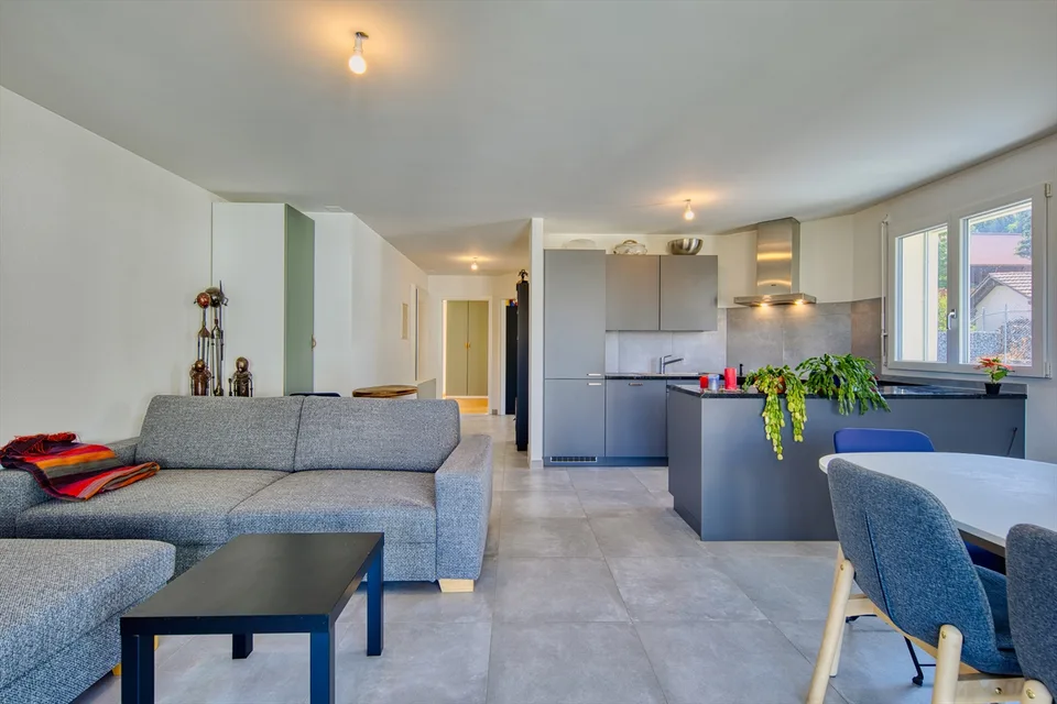 Bel appartement traversant de 3.5 pièces avec échappée lac