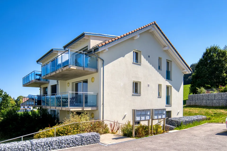 Bel appartement traversant de 3.5 pièces avec échappée lac
