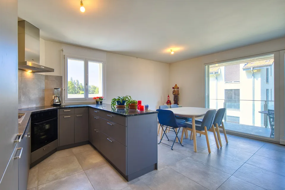 Bel appartement traversant de 3.5 pièces avec échappée lac