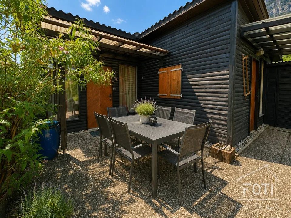 Bungalow de 2.5 Pièces avec Vue à Saint-Maurice à rénover.