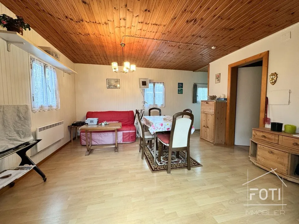 Bungalow de 2.5 Pièces avec Vue à Saint-Maurice à rénover.
