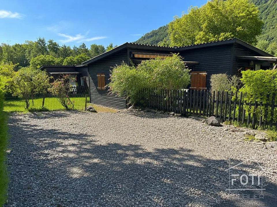 Bungalow de 2.5 Pièces avec Vue à Saint-Maurice à rénover.