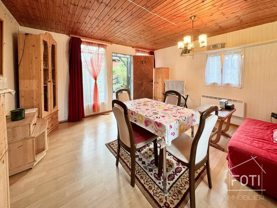Bungalow de 2.5 Pièces avec Vue à Saint-Maurice à rénover.