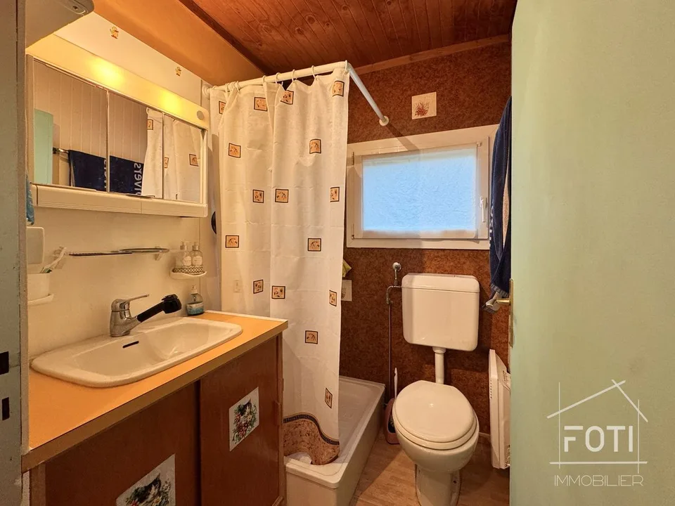 Bungalow de 2.5 Pièces avec Vue à Saint-Maurice à rénover.