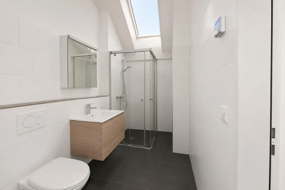 3.5 ZIMMER DACHWOHNUNG + 27m2 KREATIVRAUM