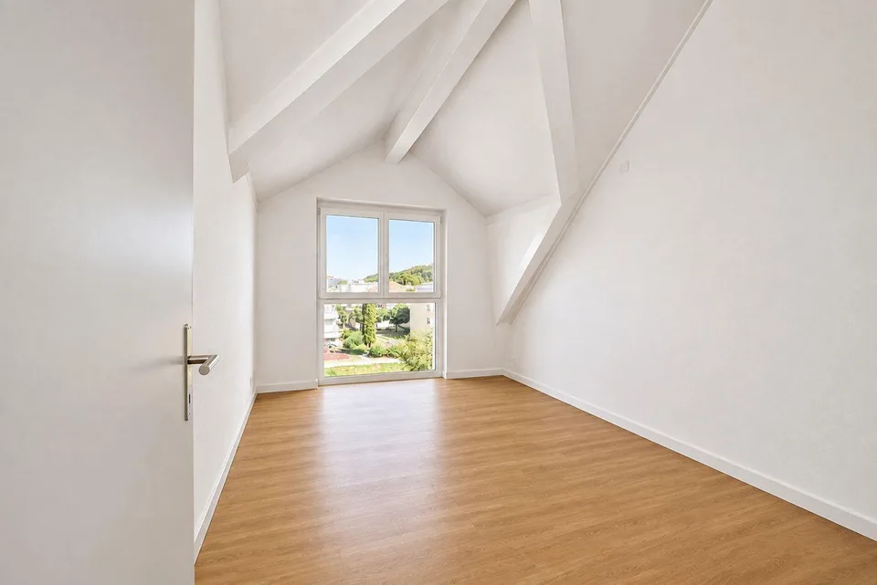 3.5 ZIMMER DACHWOHNUNG + 27m2 KREATIVRAUM