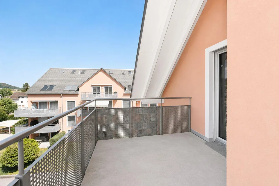 3.5 ZIMMER DACHWOHNUNG + 27m2 KREATIVRAUM