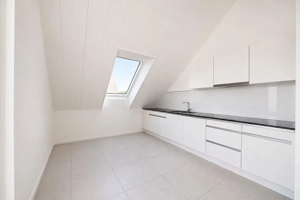 3.5 ZIMMER DACHWOHNUNG + 27m2 KREATIVRAUM