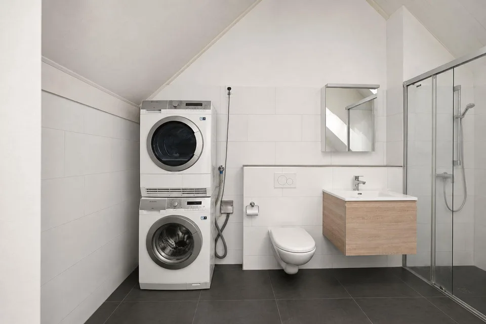 3.5 ZIMMER DACHWOHNUNG + 27m2 KREATIVRAUM