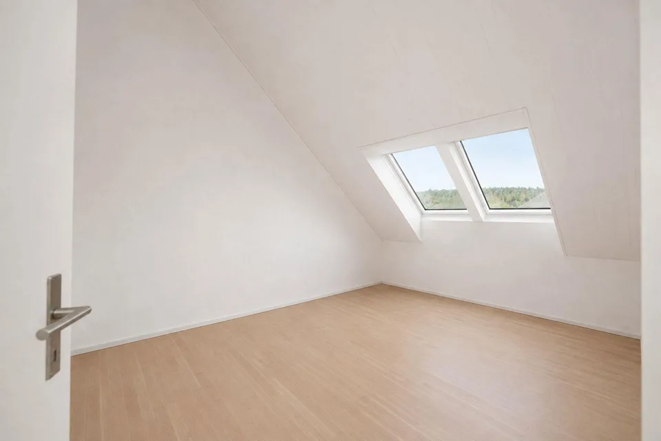 3.5 ZIMMER DACHWOHNUNG + 27m2 KREATIVRAUM