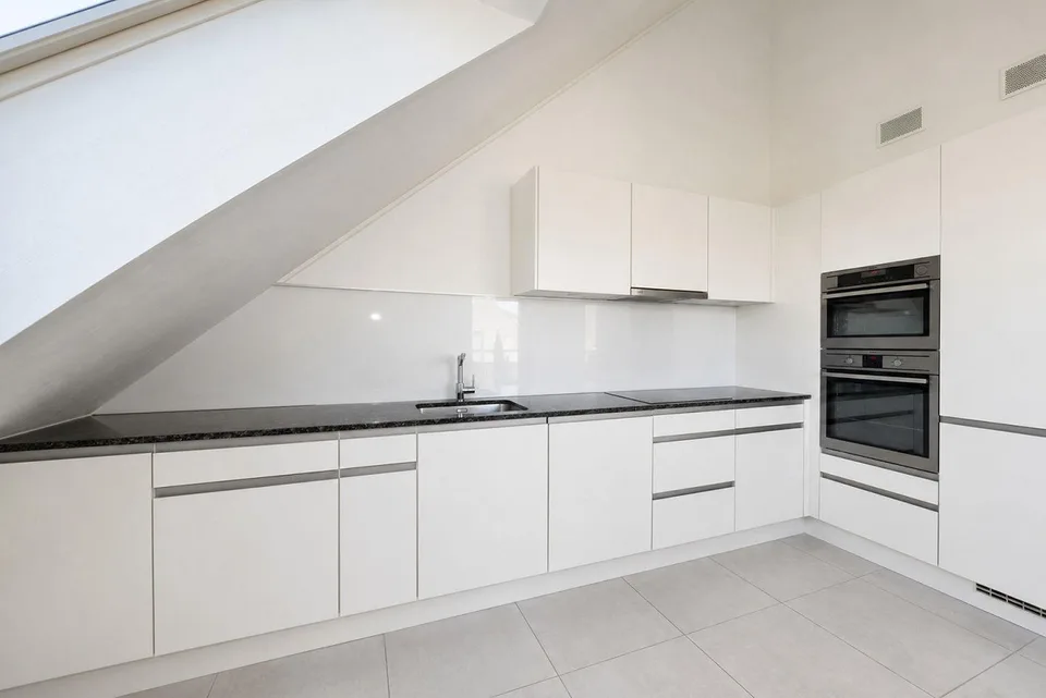 3.5 ZIMMER DACHWOHNUNG + 27m2 KREATIVRAUM