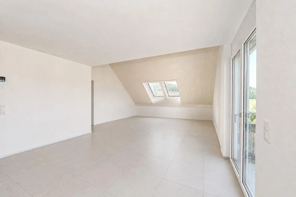 3.5 ZIMMER DACHWOHNUNG + 27m2 KREATIVRAUM