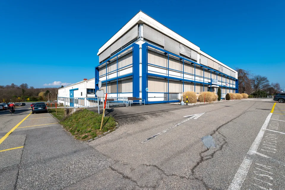 Office space of 19 m2 - very well served