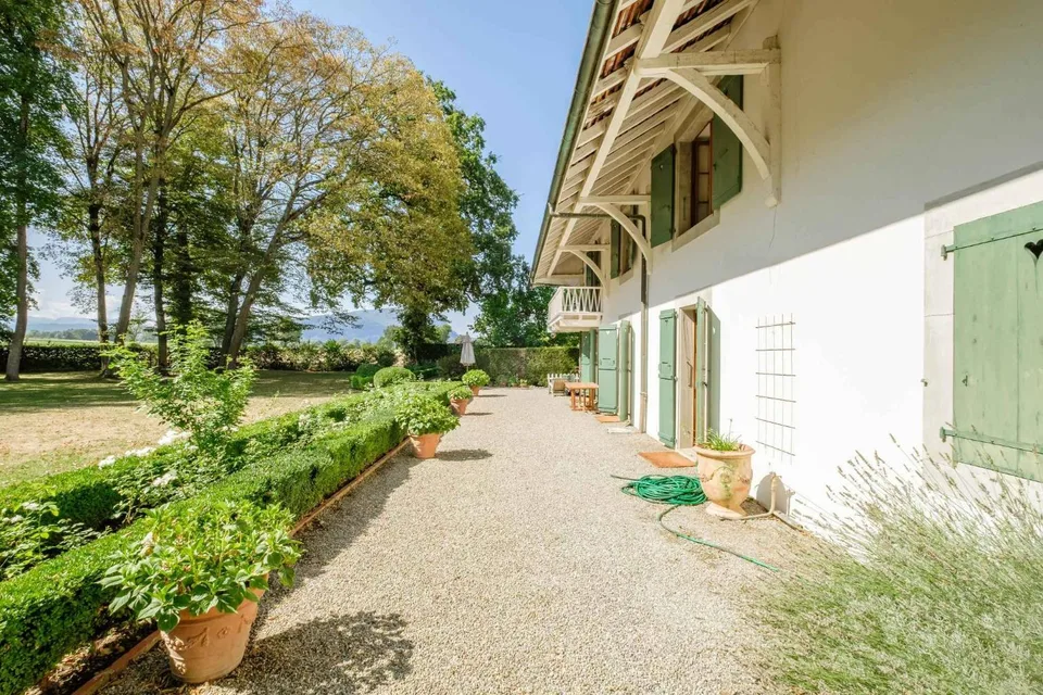 Maison contiguë 9 pièces