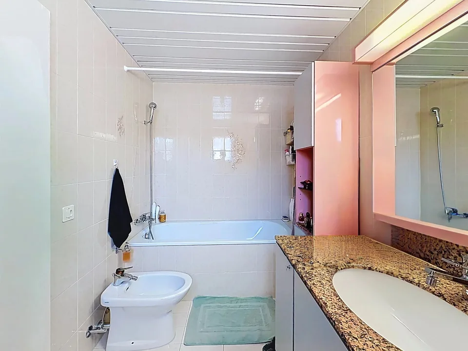 Casa familiare di 5-6 locali, lontano da rumori