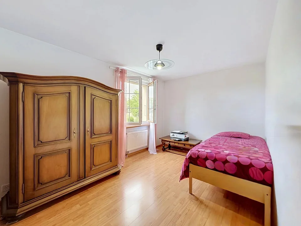 Casa familiare di 5-6 locali, lontano da rumori