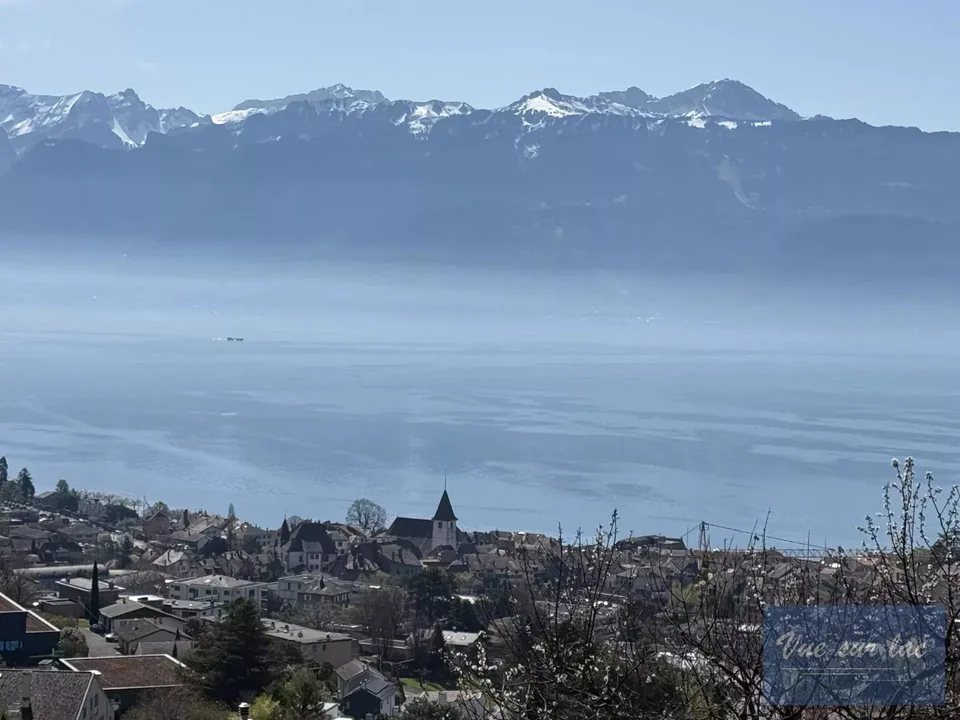 Villa panoramique, proche des écoles et transports, calme