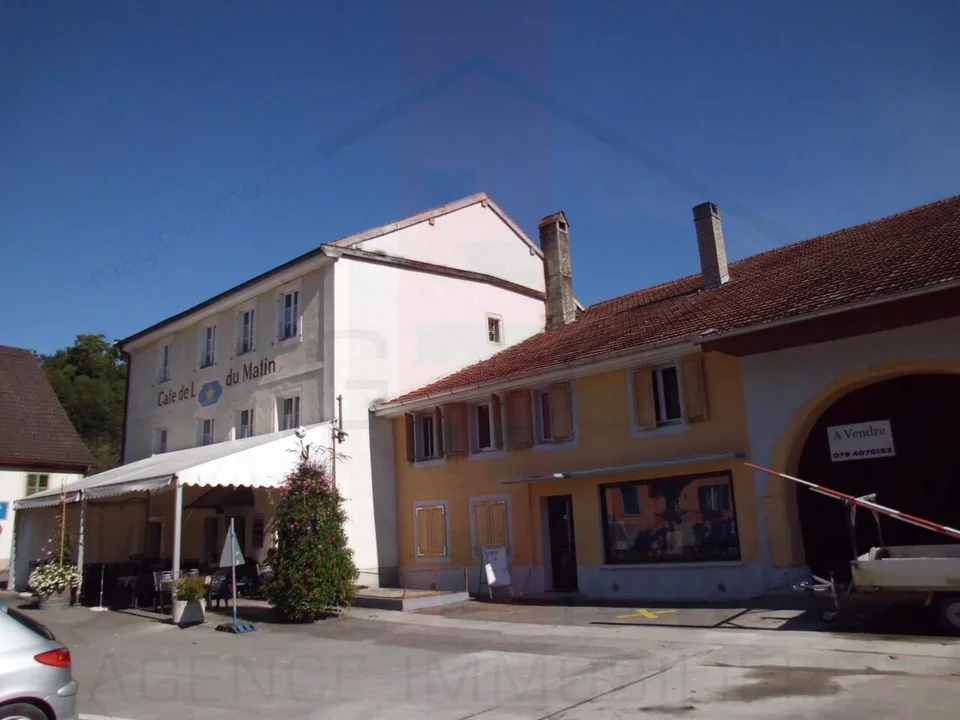 Building in the center of the village of Fontenais
