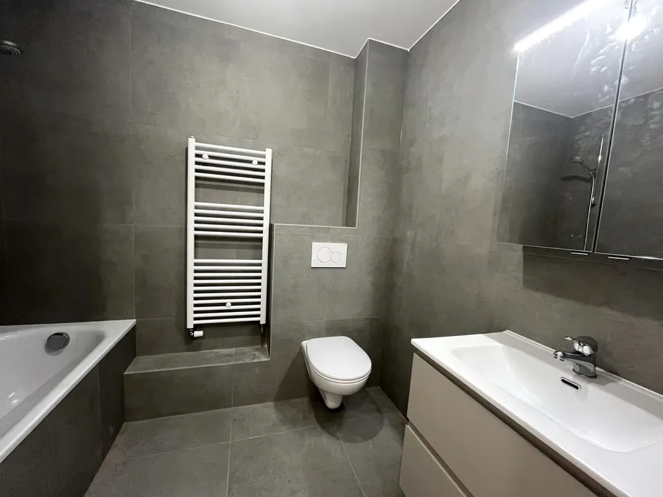 Magnifique 3.5 pièces rénové avec balcon et jardin à Yverdon-les-Bains – photo 3 sur 8