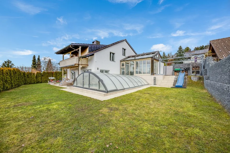 RARITÄT IN BESTLAGE MIT POOL, WINTERGARTEN UND GRILL-LOUNGE FRISCH RENOVIERT – Foto 2 von 13