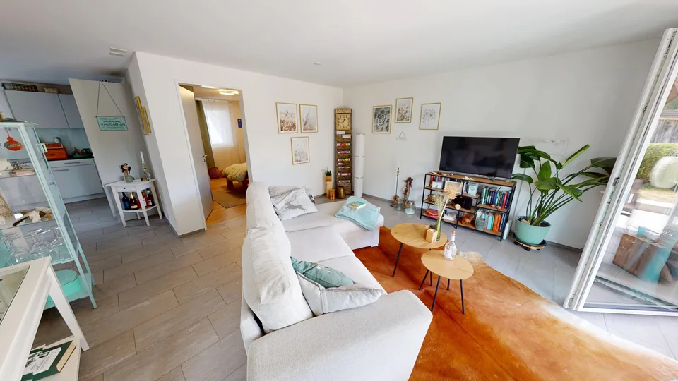 Helle 2.5-Zimmer-Wohnung mit Sitzplatz in Berg am Irchel kaufen – Foto 2 von 10