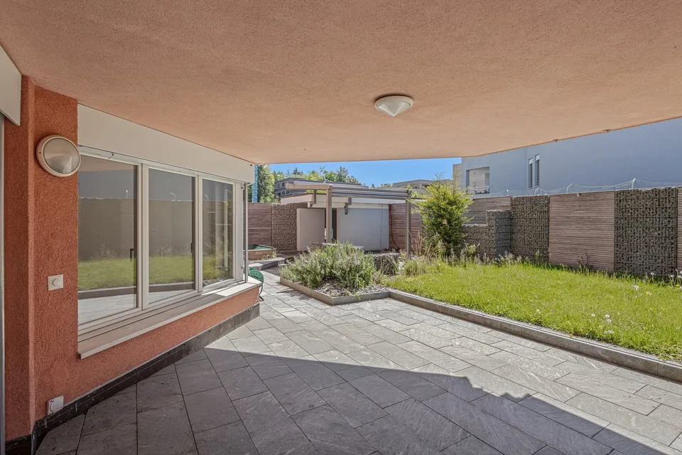 Appartement lumineux de 4 pièces avec balcon et garage à Hünenberg