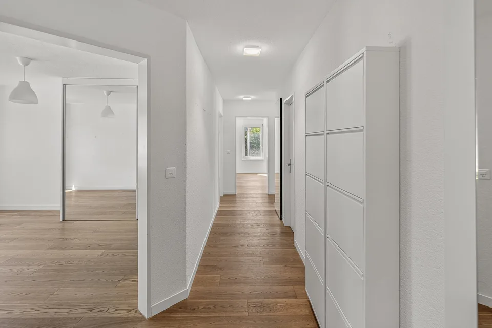 Appartement lumineux de 4 pièces avec balcon et garage à Hünenberg