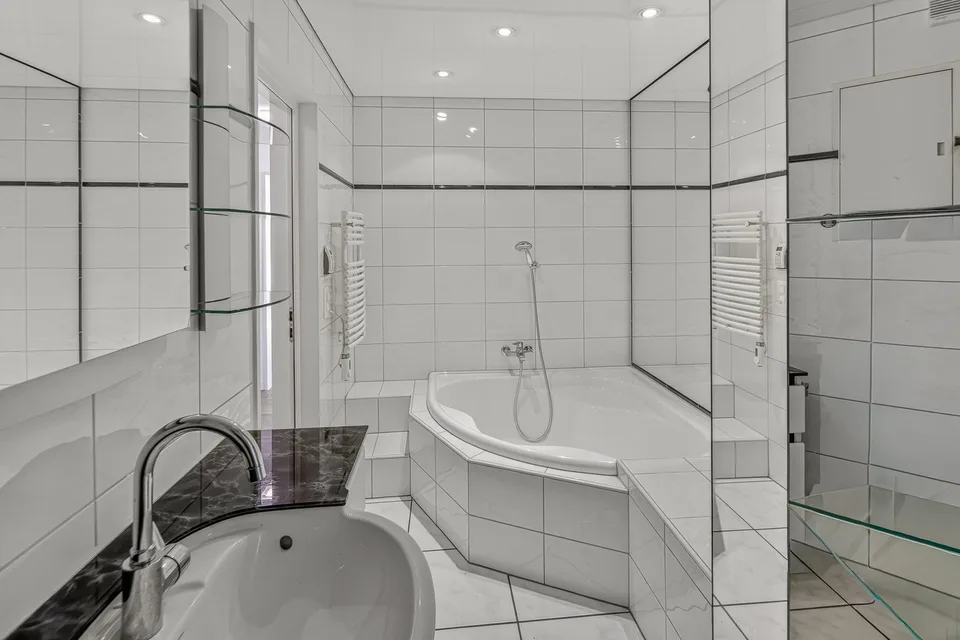 Appartement lumineux de 4 pièces avec balcon et garage à Hünenberg