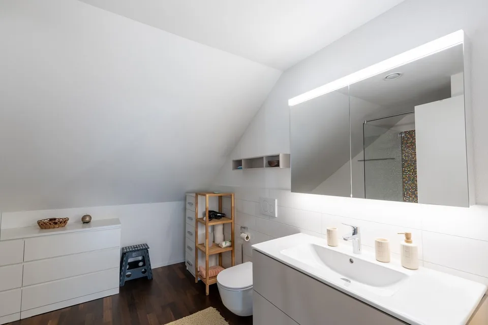 Appartamento attico luminoso e moderno in standard di proprietà
