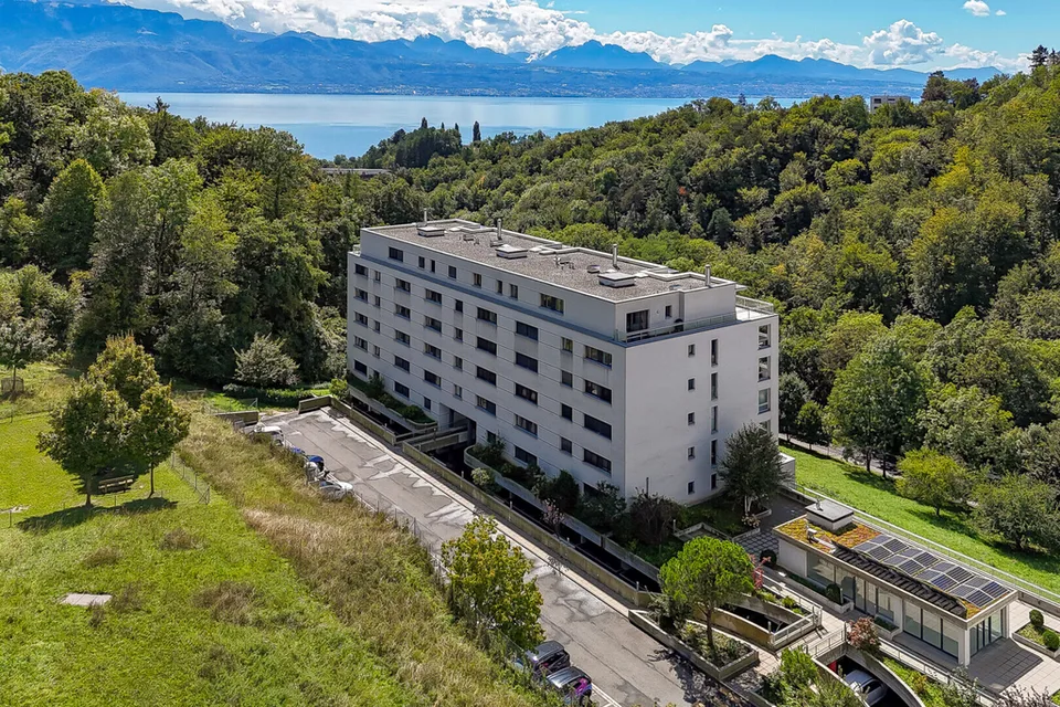 3.5 pièces lumineux avec grand balcon et vue dégagée sur le lac