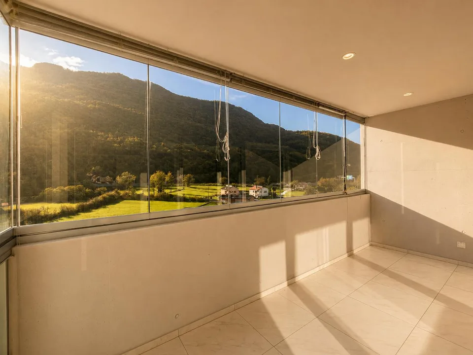 RIVERA - AFFITTASI 4.5 LOCALI CON TERRAZZA VETRATA