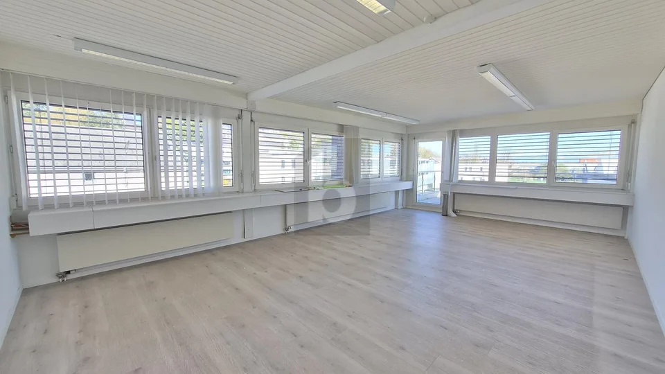 RENOVIERT - INDIVIDUELL MIT TERRASSE