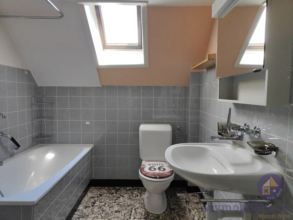 Appartamento mansardato di 3 stanze in una casa plurifamiliare con solo 3 unità!
