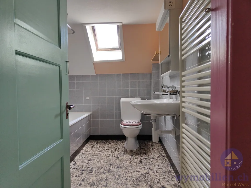 Appartamento mansardato di 3 stanze in una casa plurifamiliare con solo 3 unità!