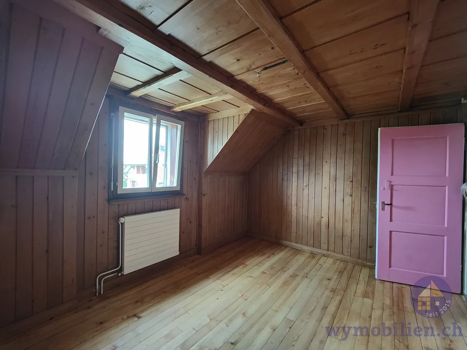 Appartamento mansardato di 3 stanze in una casa plurifamiliare con solo 3 unità!