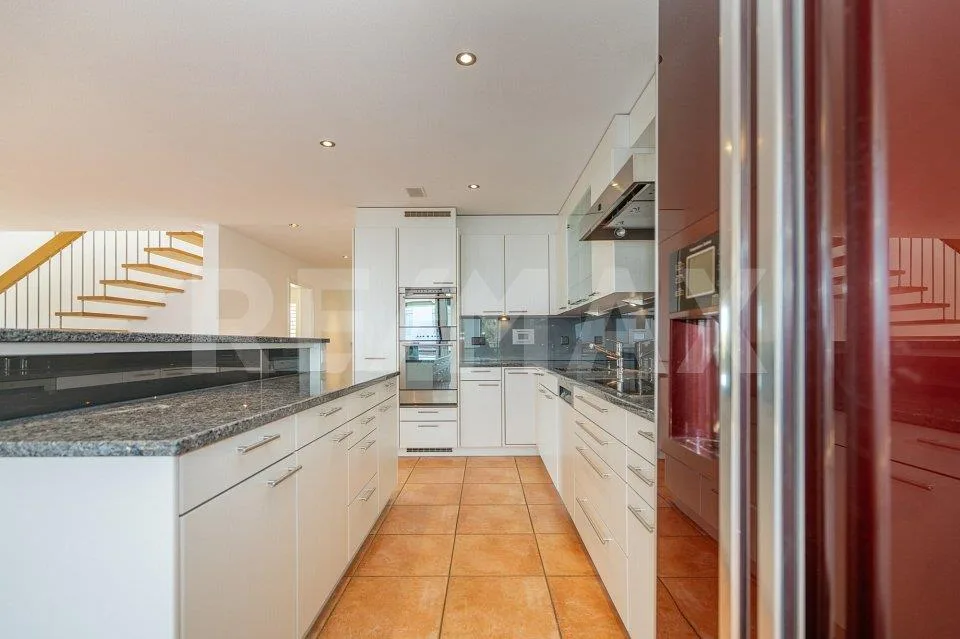 Ampio soggiorno su due piani - Maisonette di 180,8 m²