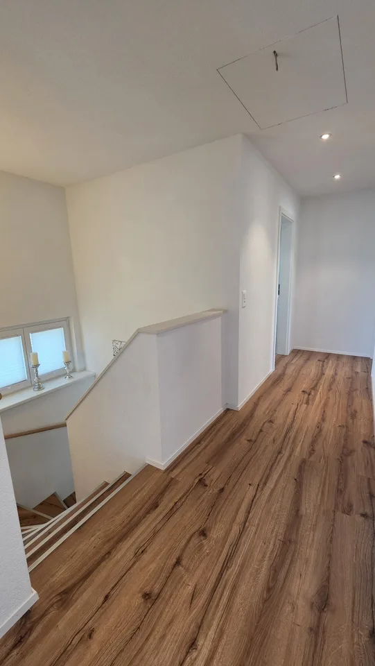 Modernes Einfamilienhaus mit Pool