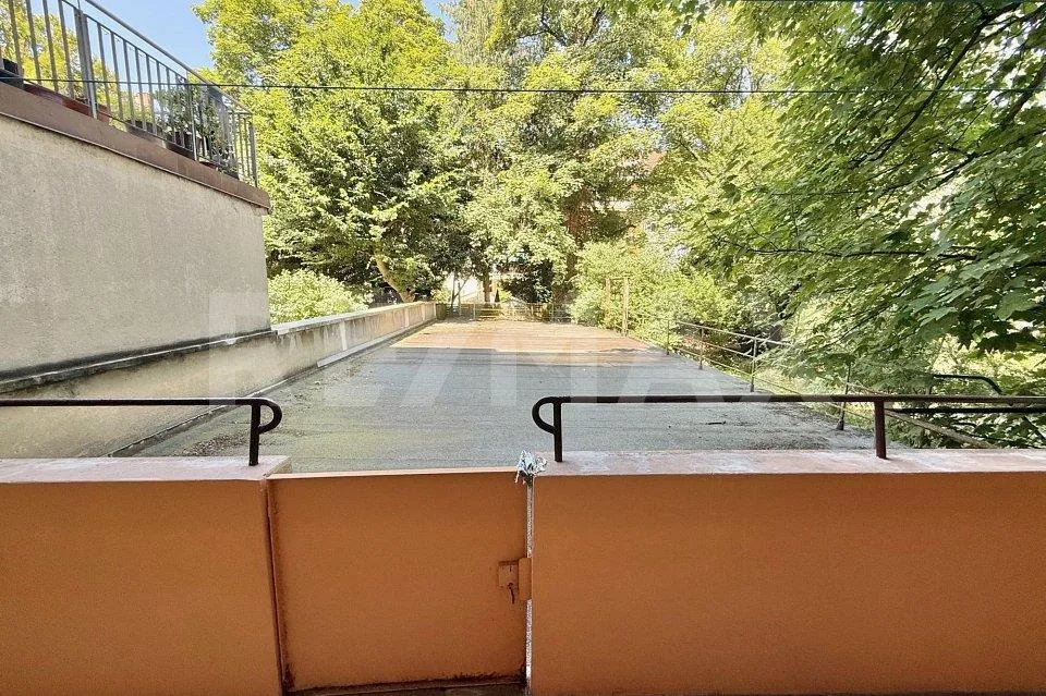 Appartement Charmant en Emplacement Privilégié, Bâle - 72m², 3 Chambres