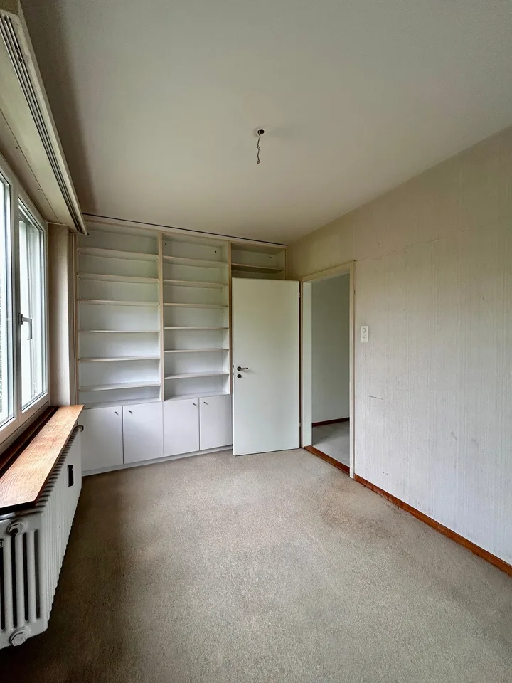 Geräumige 5-Zimmer-Wohnung mit Balkon, schöner Aussicht & Extra-Zimmer im EG (im Baurecht)