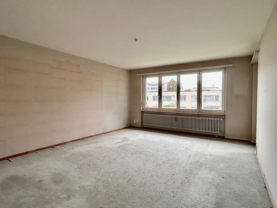 Geräumige 5-Zimmer-Wohnung mit Balkon, schöner Aussicht & Extra-Zimmer im EG (im Baurecht)