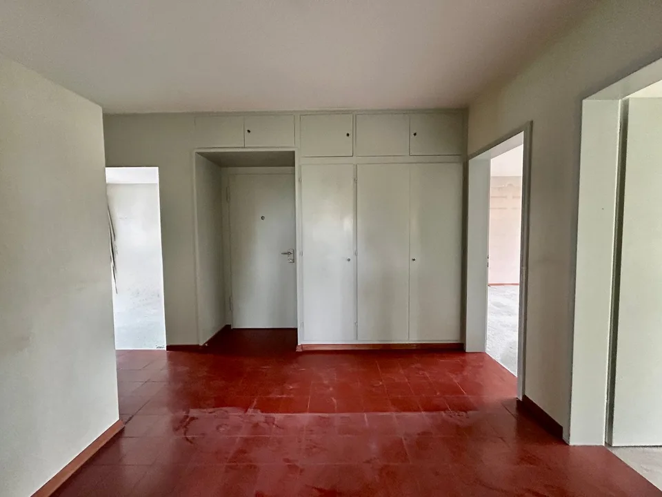 Geräumige 5-Zimmer-Wohnung mit Balkon, schöner Aussicht & Extra-Zimmer im EG (im Baurecht)