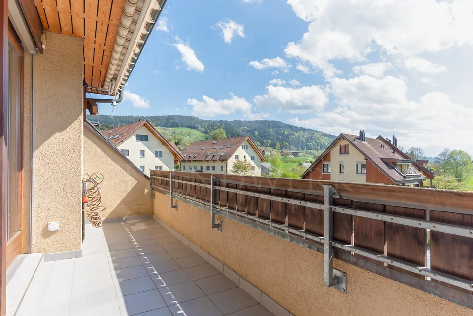 5.5-Room Condominium with Alpine View in Freimettigen