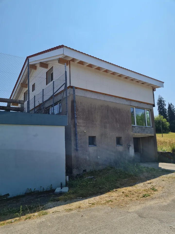 Maison avec 4.5 pièces + galerie en bordure de Saignelégier, vendue entièrement rénovée