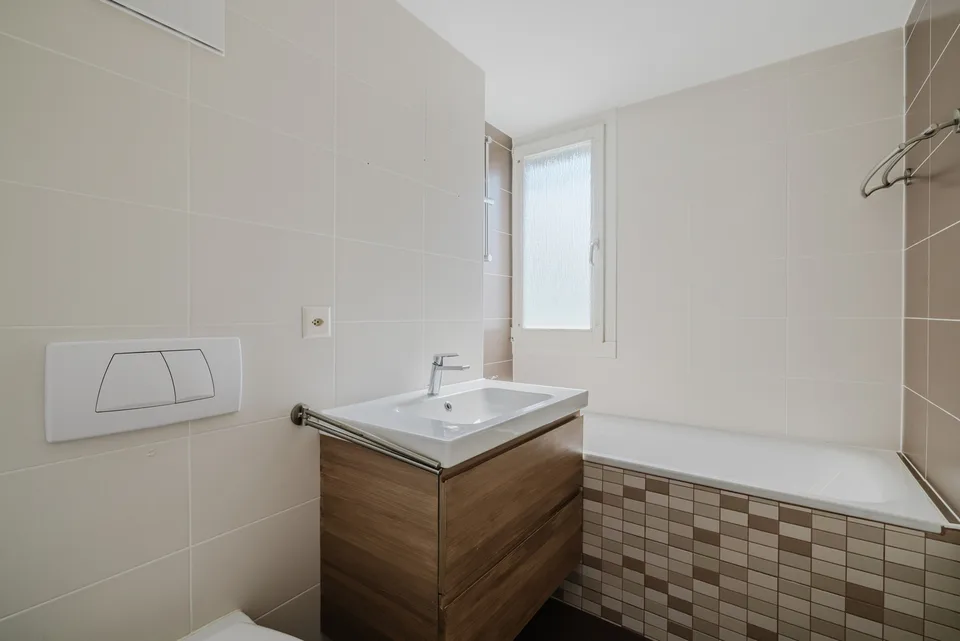 Bright 5-room duplex with private garden and two garages