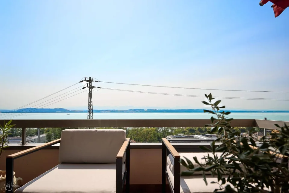 Apartment with 4.5 rooms and breathtaking lake view