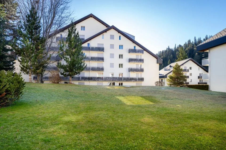 Alpine Retreat in Prime Location in LAAX - Ski-in/Ski-out & Wellness Included