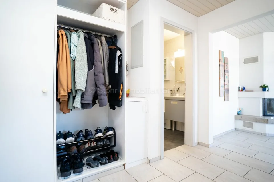 Bright 5 ½-room attic apartment in a family-friendly neighborhood