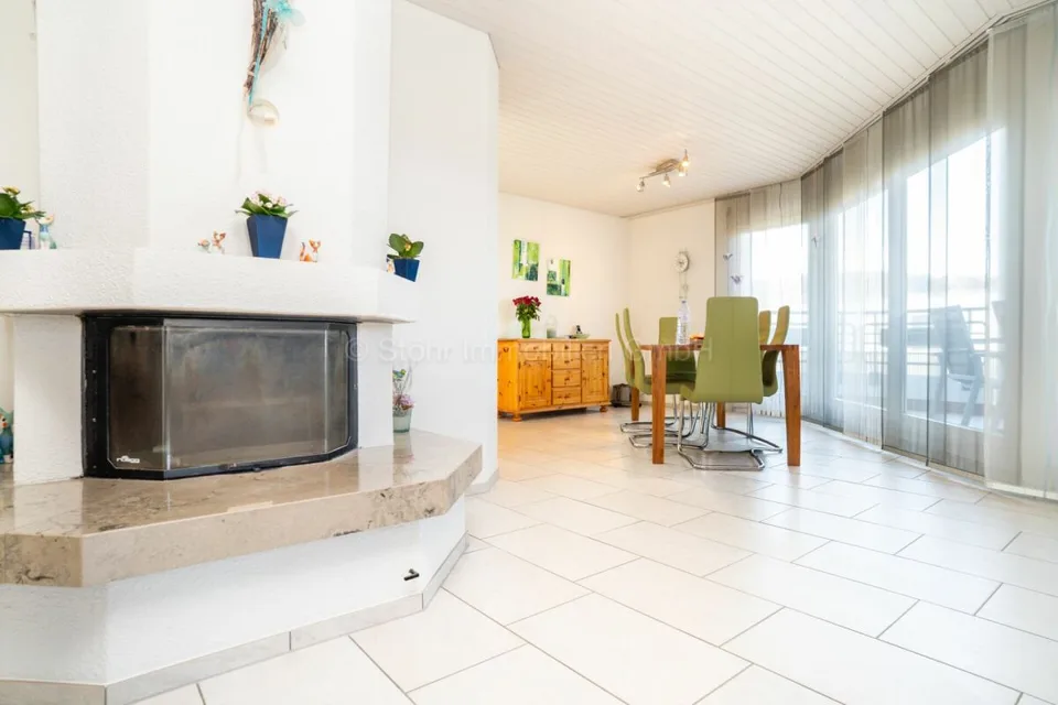 Bright 5 ½-room attic apartment in a family-friendly neighborhood
