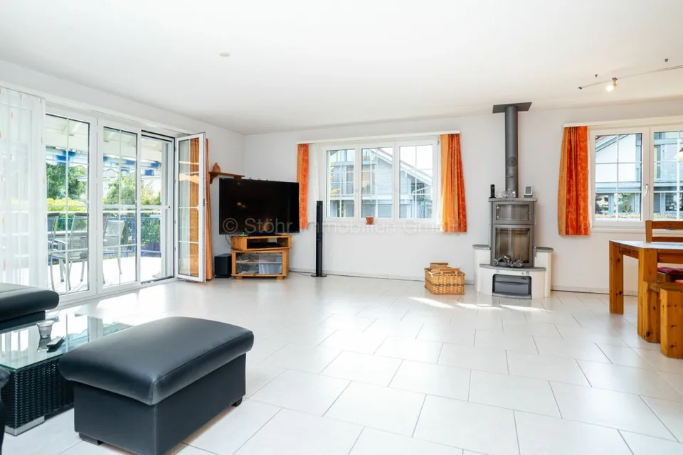 Maison individuelle exclusive de 5,5 pièces avec piscine - Indépendante et confortable